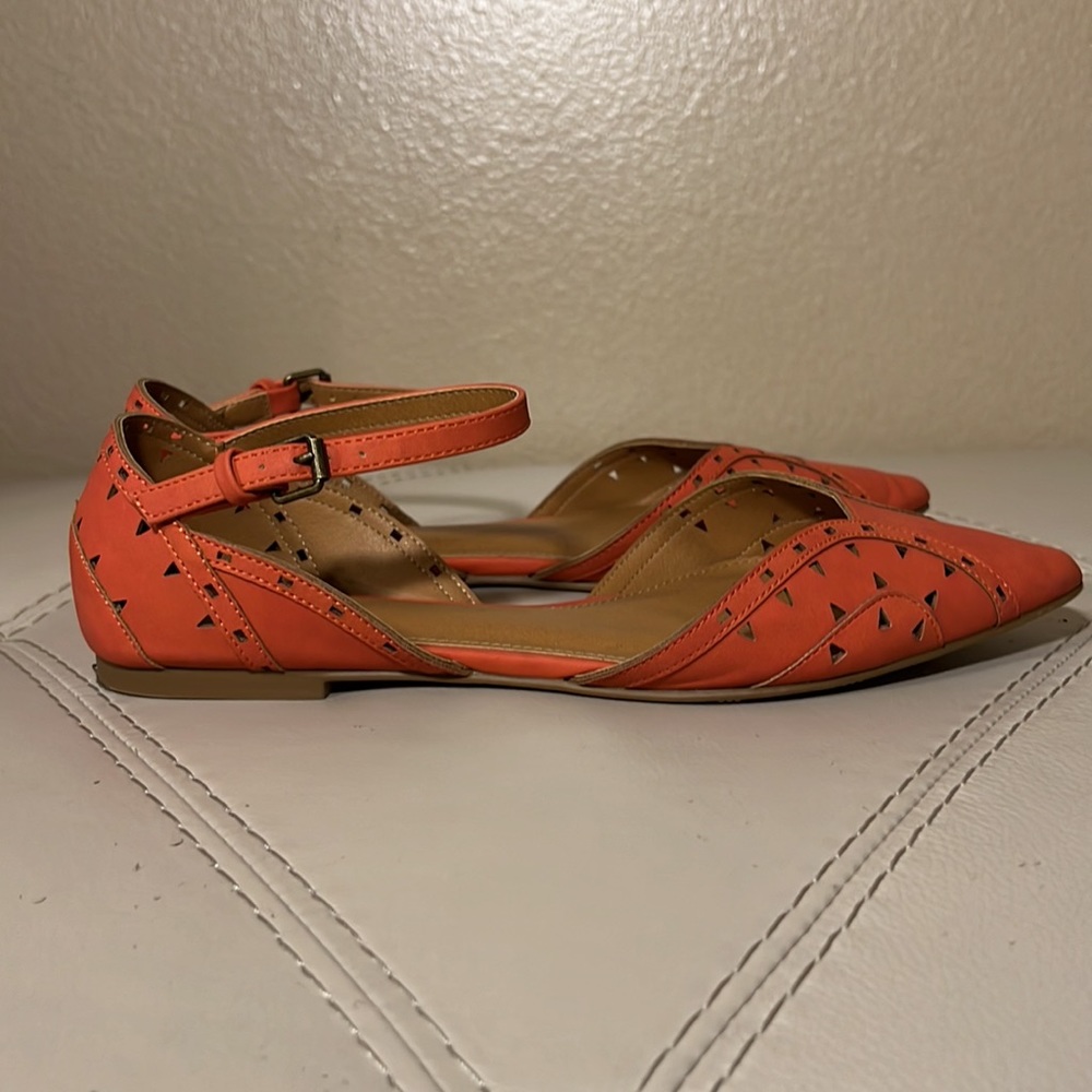 Orange flats - Picture 2 of 3
